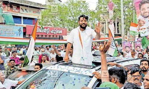 ഷാഫി പറമ്പിലിന്റെ റോഡ് ഷോയില് പങ്കെടുക്കുന്നതില് വനിതാ ലീഗ് പ്രവര്ത്തകര്ക്ക് വിലക്ക് ഷാഫി പറമ്പിലിന്റെ റോഡ് ഷോയില് പങ്കെടുക്കുന്നതില് വനിതാ ലീഗ് പ്രവര്ത്തകര്ക്ക് വിലക്ക്