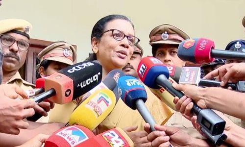 കേരള സർവകലാശാല സംഘർഷം; എസ്എഫ്ഐയ്ക്കെതിരെ ഡിജിപിക്ക് പരാതി നൽകി ഡോ.സിസ തോമസ് കേരള സർവകലാശാല സംഘർഷം; എസ്എഫ്ഐയ്ക്കെതിരെ ഡിജിപിക്ക് പരാതി നൽകി ഡോ.സിസ തോമസ്