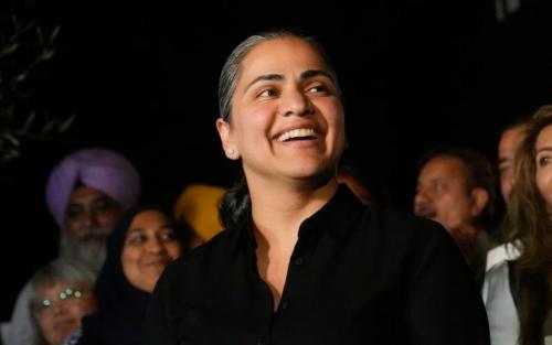 ചരിത്രം കുറിച്ച് ആയിഷ വഹാബ്: യുഎസ് കോൺഗ്രസിലേക്ക് ആദ്യമായി ഒരു അഫ്ഗാൻ-അമേരിക്കൻ വനിത
