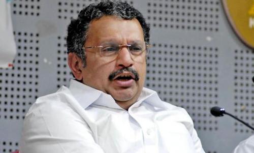 ആകാശ് തില്ലങ്കേരിയുടെ കീഴടങ്ങലിന് പിന്നില് കറുത്ത കരങ്ങൾ: കെ മുരളീധരന് ആകാശ് തില്ലങ്കേരിയുടെ കീഴടങ്ങലിന് പിന്നില് കറുത്ത കരങ്ങൾ: കെ മുരളീധരന്