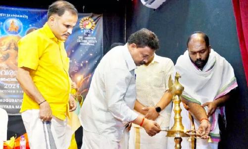 ഈ വർഷത്തെ നവരാത്രി ആഘോഷങ്ങൾക്കും വിദ്യാരംഭ ചടങ്ങുകൾക്കും ശ്രീ നാരയണ കൾച്ചറൽ സൊസെറ്റിയിൽ തുടക്കമായി ഈ വർഷത്തെ നവരാത്രി ആഘോഷങ്ങൾക്കും വിദ്യാരംഭ ചടങ്ങുകൾക്കും ശ്രീ നാരയണ കൾച്ചറൽ സൊസെറ്റിയിൽ തുടക്കമായി