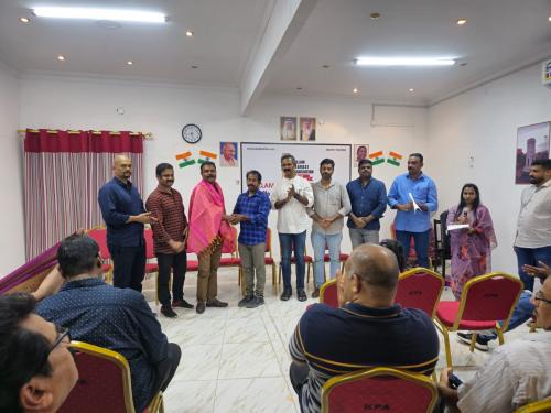 25 വർഷം പ്രവാസജീവിതം പൂർത്തിയാക്കിയ പ്രവാസികളെ ആദരിച്ചു 25 വർഷം പ്രവാസജീവിതം പൂർത്തിയാക്കിയ പ്രവാസികളെ ആദരിച്ചു