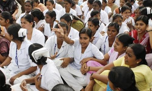 നഴ്സുമാർ സമരം തുടരുന്നു : നഴ്സിങ് വിദ്യാർഥികളെ ആശുപത്രികളിൽ നിയോഗിച്ചു