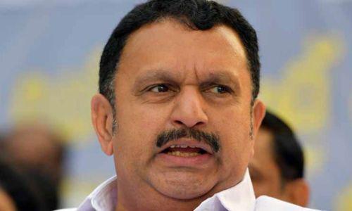 മുഖ്യമന്ത്രിക്ക് കണ്ടകശനി തുടങ്ങി, ഉദ്യോഗസ്ഥരെ ബലിയാടാക്കാന്‍ ശ്രമിച്ചതിന്‍റെ തിരിച്ചടിയെന്ന് മുരളീധരന്‍