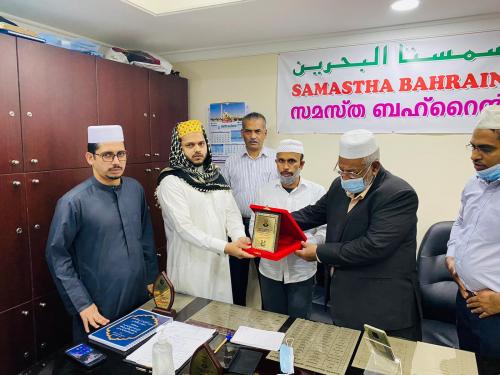 പ്രവാസ ജീവിതം അവസാനിപ്പിച്ച് നാട്ടിലേക്ക് മടങ്ങുന്ന ഉബൈദുല്ല റഹ്മാനിക്ക് സമസ്ത ബഹ്റൈൻ കേന്ദ്ര കമ്മറ്റി യാത്രയയപ്പ് നൽകി