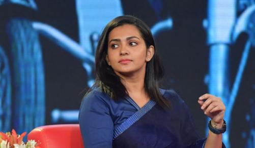 തൃശൂർ പൂരമല്ല, കുറച്ച് മനുഷ്യത്വമാണ് വേണ്ടതെന്ന് നടി പാർവതി