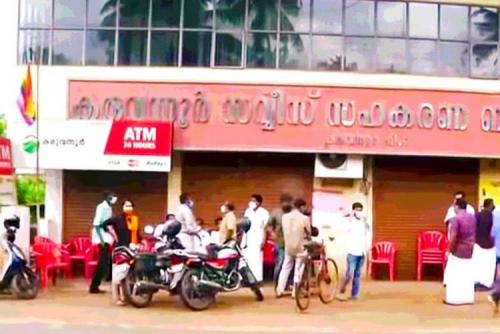 കരുവന്നൂർ ബാങ്ക് തട്ടിപ്പ്; ആറ് പ്രതികളുടെ ആസ്തികൾ മരവിപ്പിച്ചു കരുവന്നൂർ ബാങ്ക് തട്ടിപ്പ്; ആറ് പ്രതികളുടെ ആസ്തികൾ മരവിപ്പിച്ചു