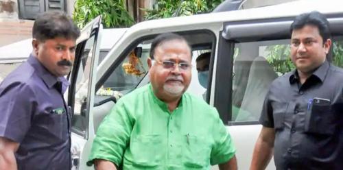 ഇ.ഡി റെയ്ഡ്; ബംഗാൾ വ്യവസായമന്ത്രി അറസ്റ്റിൽ ഇ.ഡി റെയ്ഡ്; ബംഗാൾ വ്യവസായമന്ത്രി അറസ്റ്റിൽ