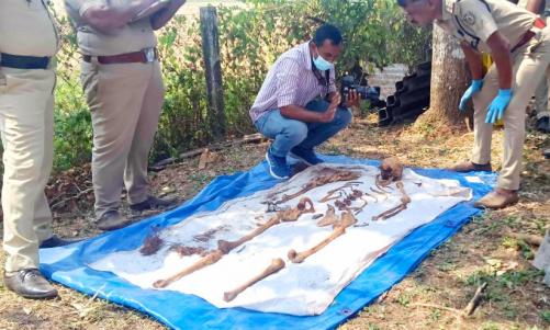 വീടിനുള്ളിൽ കുഴിച്ചിട്ട നിലയിൽ മനുഷ്യ അസ്ഥികൂടം; എരുമപ്പെട്ടിയിൽ പോലീസ് അന്വേഷണം