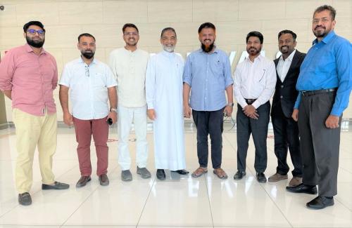 എംഎം അക്ബറിന്‌ ബഹ്‌റൈൻ എയർപ്പോർട്ടിൽ സ്വീകരണം