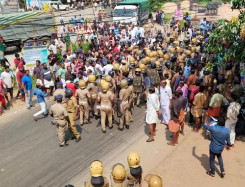 വിഴിഞ്ഞത്തെ അക്രമസംഭവം: കണ്ടാലറിയാവുന്ന 3000 പേർ‍ക്കെതിരെ പോലീസ് കേസെടുത്തു