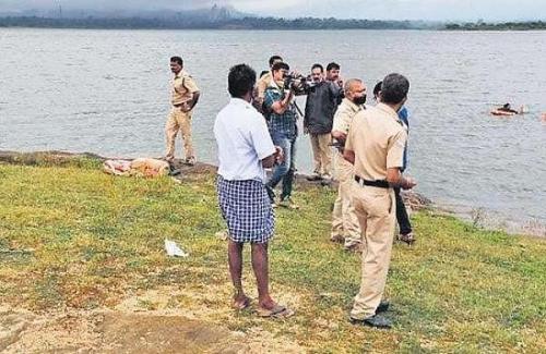 വാളയാർ അണക്കെട്ടിൽ മുങ്ങിപ്പോയ മൂന്ന് വിദ്യാർത്ഥികളുടെയും മൃതദേഹങ്ങൾ കണ്ടെത്തി വാളയാർ അണക്കെട്ടിൽ മുങ്ങിപ്പോയ മൂന്ന് വിദ്യാർത്ഥികളുടെയും മൃതദേഹങ്ങൾ കണ്ടെത്തി