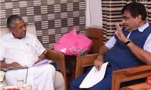 മു­ഖ്യമന്ത്രി­ പി­ണറാ­യി­ വി­ജയൻ നി­തിൻ ഗഡ്കരി­യെ കണ്ടു­