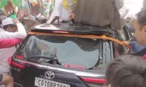 ഭാരത് ജോഡോ ന്യായ് യാത്രയ്ക്കിടെ രാഹുൽ ഗാന്ധിയുടെ കാറിൻ്റെ ചില്ല് തകർന്നു ഭാരത് ജോഡോ ന്യായ് യാത്രയ്ക്കിടെ രാഹുൽ ഗാന്ധിയുടെ കാറിൻ്റെ ചില്ല് തകർന്നു