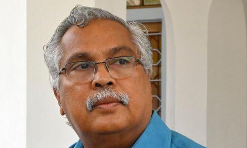 ഇവിടുത്തെ കാര്യങ്ങള് പറയാന് സെക്രട്ടറിയുണ്ട് ; ആനിരാജയെ തള്ളി ബിനോയ് വിശ്വം ഇവിടുത്തെ കാര്യങ്ങള് പറയാന് സെക്രട്ടറിയുണ്ട് ; ആനിരാജയെ തള്ളി ബിനോയ് വിശ്വം