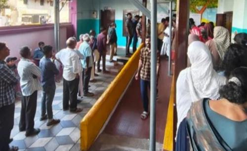 തദ്ദേശ തെരഞ്ഞെടുപ്പ്; വോട്ടിംഗ് പുരോഗമിക്കുന്നു