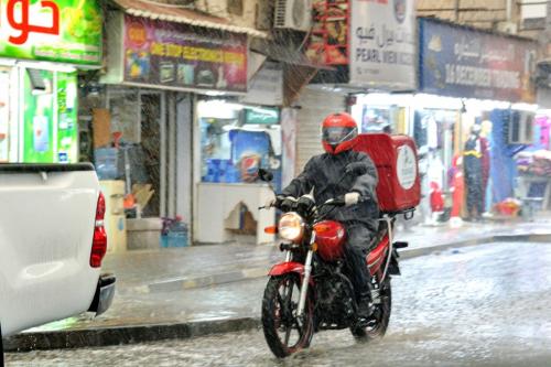 മഴയിൽ കുതിർന്ന് ബഹ്റൈൻ മഴയിൽ കുതിർന്ന് ബഹ്റൈൻ
