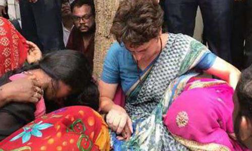 സോന്‍ഭദ്ര വെടിവയ്പ്പ്: കൊല്ലപ്പെട്ടവരുടെ കുടുംബങ്ങള്‍ക്ക്  10 ലക്ഷം രൂപ കൈമാറി