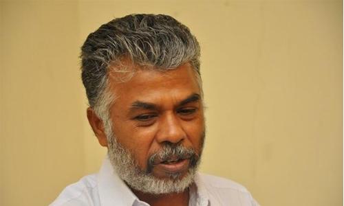 പെരുമാള് മുരുഗന്റെ വിവാദ നോവൽ നിരോധിയ്ക്കേണ്ടെന്ന് കോടതി പെരുമാള് മുരുഗന്റെ വിവാദ നോവൽ നിരോധിയ്ക്കേണ്ടെന്ന് കോടതി