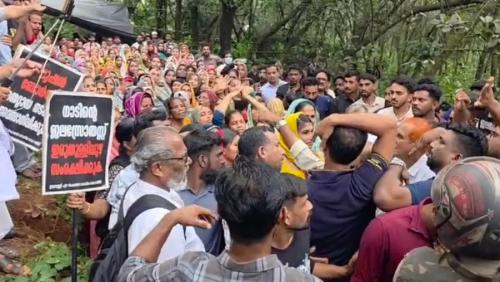 ഫ്രഷ് കട്ട് സമരം :മാരകായുധങ്ങൾ ശേഖരിച്ചു, നിരോധിത സംഘടനകളുടെ പങ്ക് അന്വേഷിക്കുന്നു : ഗുരുതര ആരോപണവുമായി പൊലീസ്