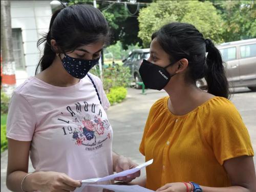 ഇന്ത്യൻ വിദ്യാർഥികളോട് മടങ്ങിവരാമെന്ന് ചൈന ഇന്ത്യൻ വിദ്യാർഥികളോട് മടങ്ങിവരാമെന്ന് ചൈന