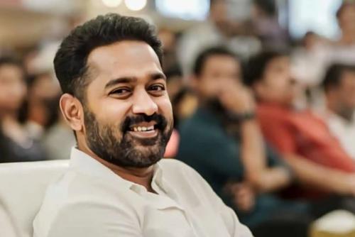'അമ്മ'യിലെ മാറ്റം നല്ലതിന്; മാറി നിന്നവരെ തിരികെ കൊണ്ടുവരണമെന്നും ആസിഫ് അലി