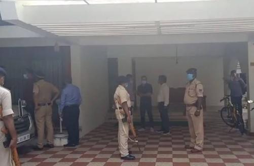  ബിനീഷ് കോടിയേരിയുടെ വീട്ടിൽ എൻഫോഴ്‌സ്‌മെന്റ് റെയ്ഡ്