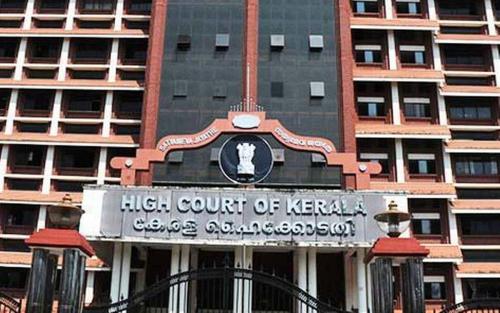 തിരുവനന്തപുരം വിമാനത്താവളം അദാനി ഗ്രൂപ്പിന് കൈമാറുന്നതിനെ തിരെയുള്ള ഹർജി പരിഗണിക്കുന്നതിൽ നിന്ന് ഹൈക്കോടതി ഡിവിഷൻ ബെഞ്ച് പിന്മാറി