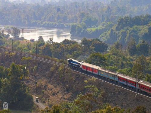 നാലു ട്രെയിൻ സർവീസുകൾ റദ്ദാക്കി