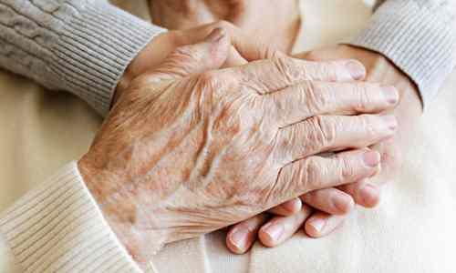 മുതിർന്നവരുടെ പരിചരണ കേന്ദ്രങ്ങൾക്ക് മന്ത്രാലയ ലൈസൻസ് നിർബന്ധമാക്കി ബഹ്റൈൻ