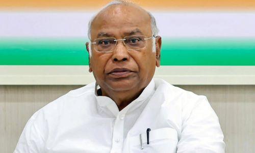 സർക്കാരിനെ വിമർശിക്കാനില്ല; ദുര്ഘട നിമിഷത്തില് എല്ലാവരും ഒന്നിച്ച് നിൽക്കണം; ഖാർഗെ സർക്കാരിനെ വിമർശിക്കാനില്ല; ദുര്ഘട നിമിഷത്തില് എല്ലാവരും ഒന്നിച്ച് നിൽക്കണം; ഖാർഗെ