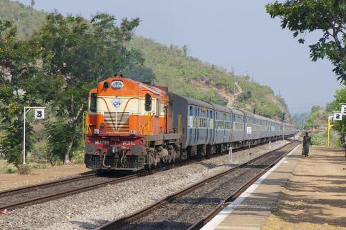 ദീര്‍ഘദൂര ട്രെയിന്‍ സര്‍വീസുകള്‍ പുനഃരാരംഭിക്കുന്നു; ജനശതാബ്ദി, ഇന്റര്‍സിറ്റി നാളെ മുതല്‍