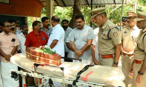 പനമ്പിള്ളി നഗറിൽ കൊല്ലപ്പെട്ട നവജാത ശിശുവിന് യാത്രാമൊഴി പനമ്പിള്ളി നഗറിൽ കൊല്ലപ്പെട്ട നവജാത ശിശുവിന് യാത്രാമൊഴി