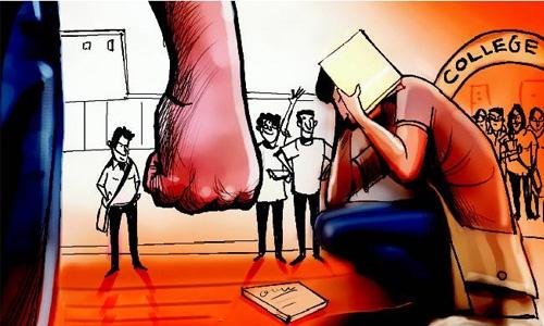 പാലക്കാട്‌ കോളേജിൽ‍ റാ­ഗി­ംഗ്‌ : രണ്ട് വി­ദ്യാ­ർ‍­ത്ഥി­കൾ‍­ക്ക്‌ പരു­ക്ക്