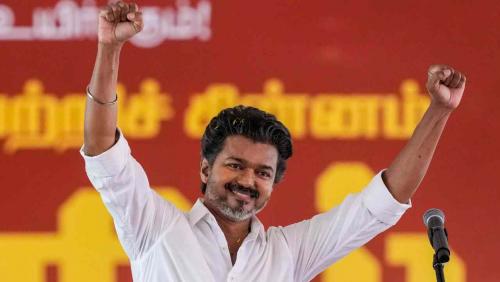 തമിഴ്നാട്ടിൽ വൻ രാഷ്ട്രീയ അട്ടിമറി: വിജയ്‌യുടെ ടിവികെ ഒന്നാമതാകുന്നു, ഡിഎംകെ മൂന്നാം സ്ഥാനത്തേക്ക്