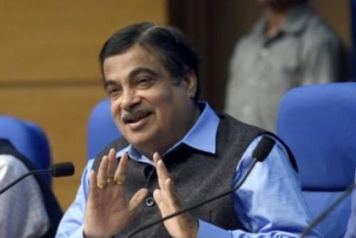 ദേഹാസ്വാസ്ഥ്യം: ദേശീയഗാനത്തിനിടെ ഗഡ്കരി കസേരയിലിരുന്നു  