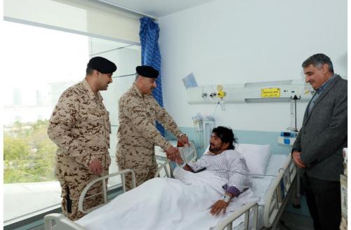 മുഹറഖിലെ ആക്രമണത്തിൽ പരിക്കേറ്റവരെ സന്ദർശിച്ച് ബിഗ്രേഡിയർ ജനറൽ ഡോ. ഷെയ്ഖ് ഫഹദ്