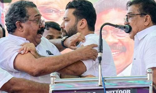 സ്റ്റേജിലെ പിടിവലി ദൃശ്യങ്ങൾ എഐ നിർമിതം; വിശദീകരണവുമായി പ്രമോദ് കക്കട്ടിൽ