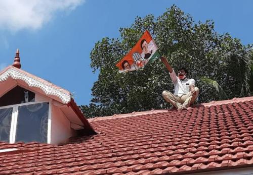 ഉമ്മൻചാണ്ടി മത്സരിച്ചില്ലെങ്കിൽ ആത്മഹത്യ ചെയ്യും; പുതുപ്പള്ളിയിൽ പ്രവർത്തകരുടെ പ്രകടനം ഉമ്മൻചാണ്ടി മത്സരിച്ചില്ലെങ്കിൽ ആത്മഹത്യ ചെയ്യും; പുതുപ്പള്ളിയിൽ പ്രവർത്തകരുടെ പ്രകടനം