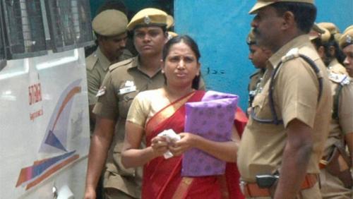 രാജീവ് ഗാന്ധി വധക്കേസ്: പ്രതി നളിനി ഉൾപ്പടെയുള്ള 6 പ്രതികളെ ജയിൽ മോചിതരാക്കാൻ സുപ്രീംകോടതി ഉത്തരവ് രാജീവ് ഗാന്ധി വധക്കേസ്: പ്രതി നളിനി ഉൾപ്പടെയുള്ള 6 പ്രതികളെ ജയിൽ മോചിതരാക്കാൻ സുപ്രീംകോടതി ഉത്തരവ്