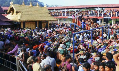 അതിശക്തമായ മഴയിലും ശബരിമലയിൽ തീർഥാടക പ്രവാഹം അതിശക്തമായ മഴയിലും ശബരിമലയിൽ തീർഥാടക പ്രവാഹം