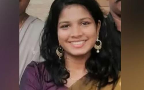 വടകരയിൽ വന്ദേ ഭാരത് ട്രെയിൻ തട്ടി കോളജ് വിദ്യാർഥിനി മരിച്ചു