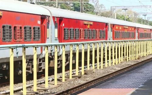 രണ്ടുപേർക്ക് ഒറ്റ പുതപ്പ്; ആർഎസി യാത്രക്കാരനോട് അനാസ്ഥ കാട്ടിയ റെയിൽവേക്ക് 25,000 രൂപ പിഴ