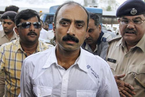 മയക്കുമരുന്ന് ഗൂഢാലോചന കേസ്; സഞ്ജീവ് ഭട്ടിന്റെ ഹർജി പരിഗണിക്കാനാവില്ലെന്ന് സുപ്രീം കോടതി മയക്കുമരുന്ന് ഗൂഢാലോചന കേസ്; സഞ്ജീവ് ഭട്ടിന്റെ ഹർജി പരിഗണിക്കാനാവില്ലെന്ന് സുപ്രീം കോടതി