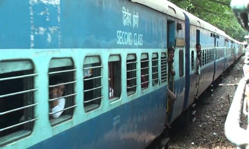 ട്രെ­യി­നു­കൾ‍­ക്ക് നേ­രെയുള്ള അക്രമണം തടയാ­ൻ ക്യാ­മറകൾ‍ വരു­ന്നു­
