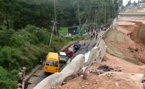 കൊല്ലത്ത് നിർമാണത്തിലിരുന്ന ദേശീയപാത ഇടിഞ്ഞുതാണ സംഭവം; കരാർ കമ്പനിക്ക് വിലക്കേർപ്പെടുത്തി കേന്ദ്രം