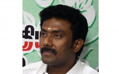 അണ്ണാ ഡിഎംകെയ്ക്ക് തിരിച്ചടി; പനീര്സെല്വത്തിന്റെ മകന്റെ എംപി സ്ഥാനം ഹൈക്കോടതി റദ്ദാക്കി അണ്ണാ ഡിഎംകെയ്ക്ക് തിരിച്ചടി; പനീര്സെല്വത്തിന്റെ മകന്റെ എംപി സ്ഥാനം ഹൈക്കോടതി റദ്ദാക്കി