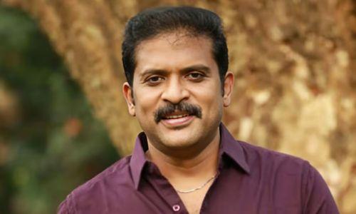 നാല് വയസുകാരിയെ പീഡിപ്പിച്ചെന്ന കേസ് ; നടൻ കൂട്ടിക്കൽ ജയചന്ദ്രൻ ഒളിവിൽ നാല് വയസുകാരിയെ പീഡിപ്പിച്ചെന്ന കേസ് ; നടൻ കൂട്ടിക്കൽ ജയചന്ദ്രൻ ഒളിവിൽ
