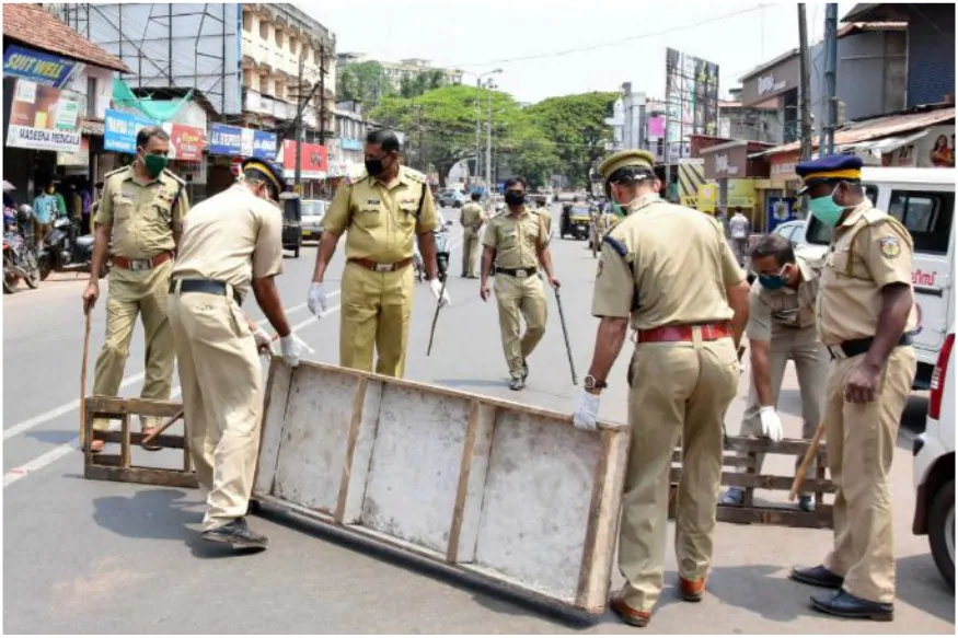 കാസർഗോട്ട് കടുത്ത നിയന്ത്രണങ്ങൾ: മാർക്കറ്റുകൾ പൊലീസ് നിയന്ത്രണത്തിൽ, കടകൾ രാവിലെ 8 മുതൽ‍ വൈകിട്ട് 6 മണി വരെ മാത്രം         