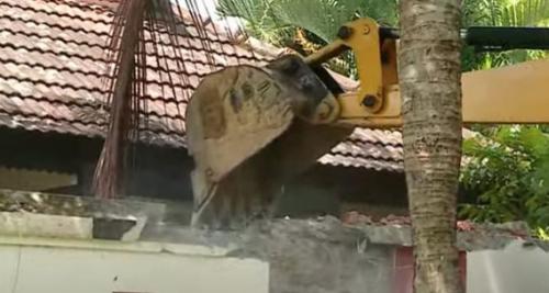 ആലപ്പുഴ കാപികോ റിസോർട്ടിന്റെ പൊളിക്കൽ നടപടികൾ തുടങ്ങി ആലപ്പുഴ കാപികോ റിസോർട്ടിന്റെ പൊളിക്കൽ നടപടികൾ തുടങ്ങി